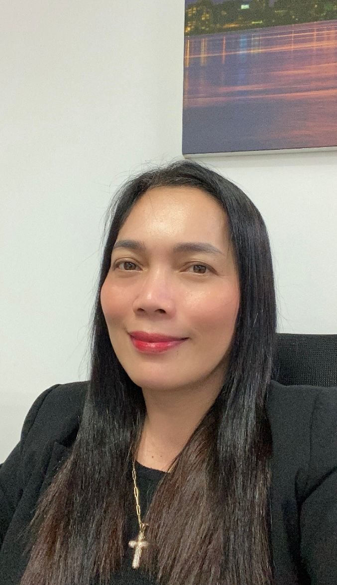Ms. Ledie, Accounting and international HR services specialist